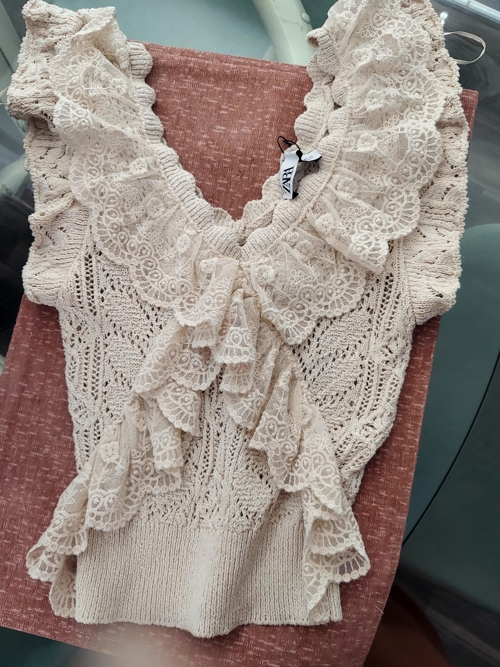 Zara Cream Lace Ruffle Knit Top with V-Neck